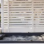 Periscope Private Jacuzzi By Monocle Lejlighed *
